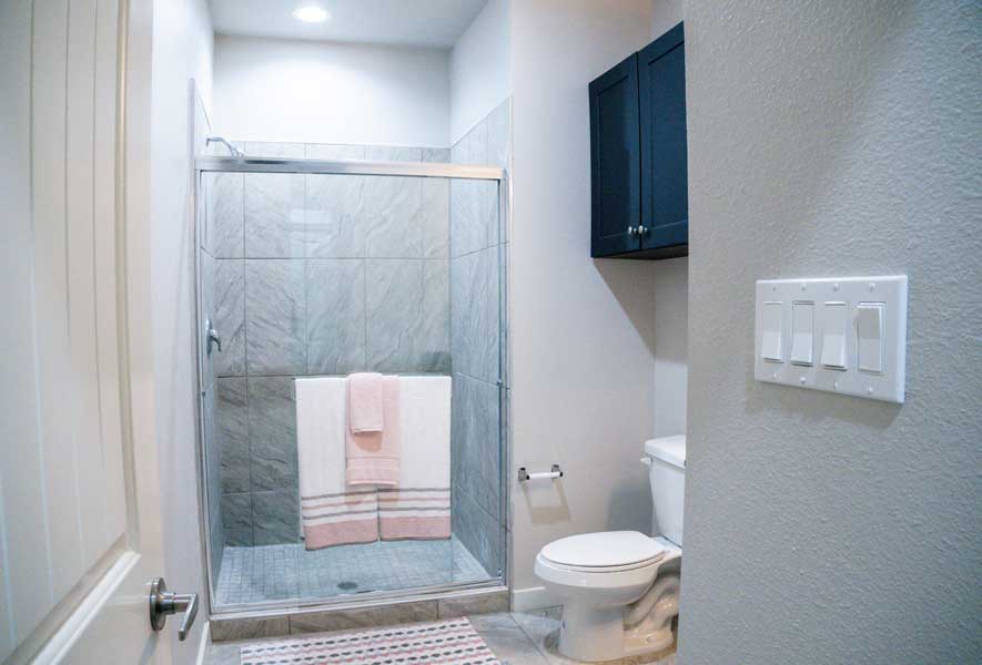 Student Housing Apartments For Rent The Gates At Prairie View A And M University Texas Bathroom Shower